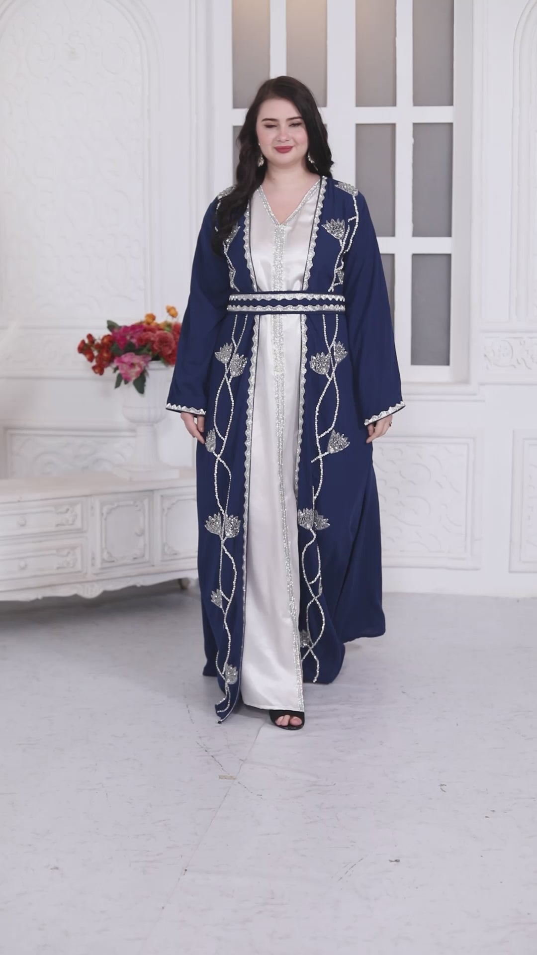 Floral Pattern Embroidery Kaftan With Cut Dana